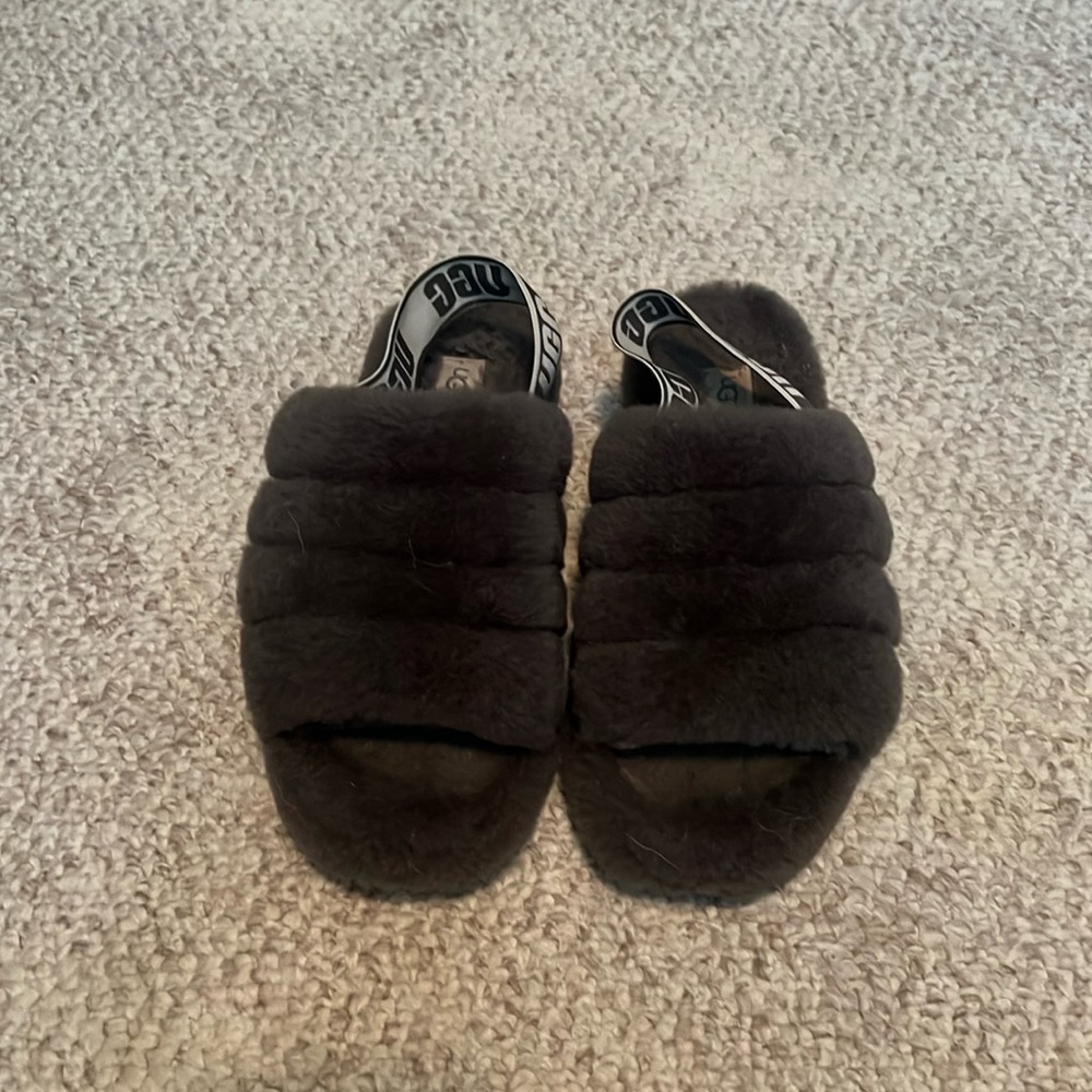 barely worn ugg slippers size 8